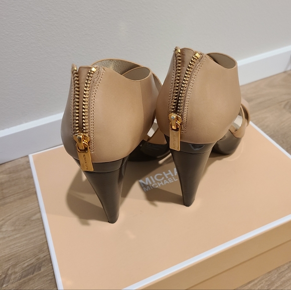 Michael Kors womens Sandals size 8M - Picture 4 of 10